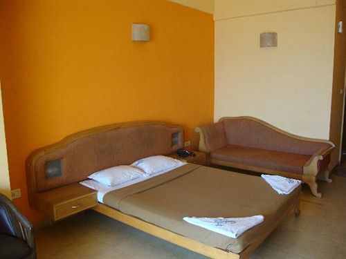 Calangute Residency Annexe Hotel Бага Екстериор снимка